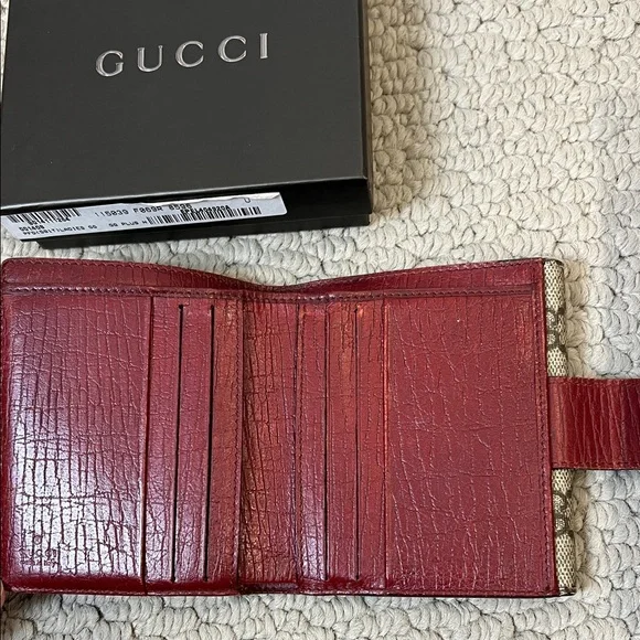 Gucci Women’s GG Beige and Burgundy Wallet - Picture 2 of 11